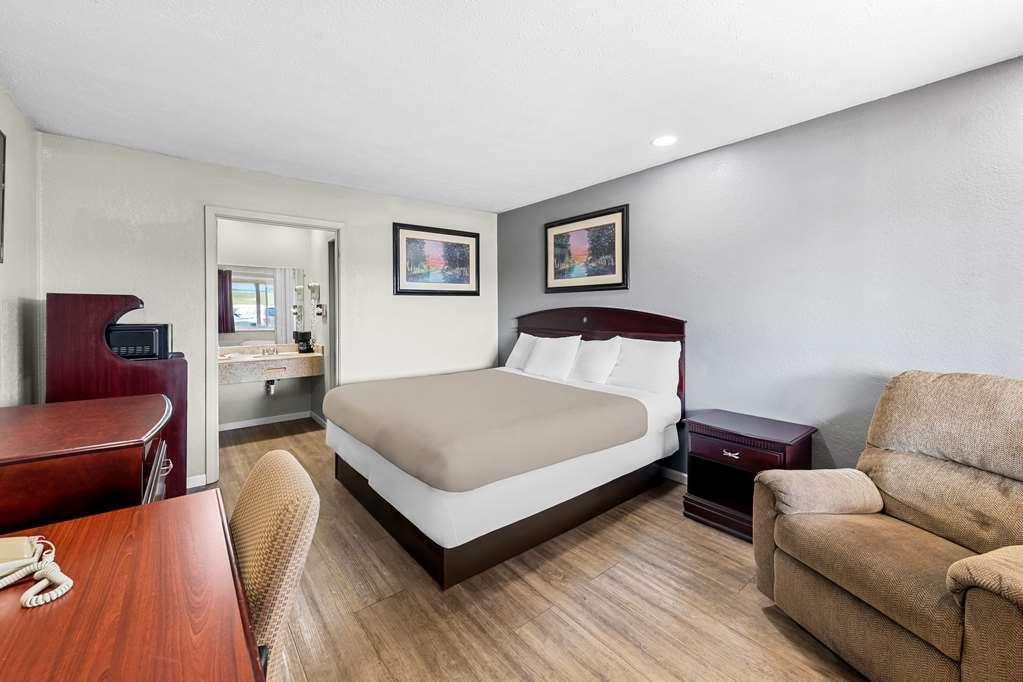 Americas Best Value Inn Marion Room photo
